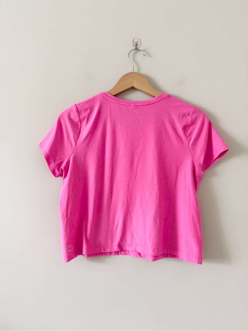 Beyond Yoga Crew Neck Short Sleeve Cropped Tee Shirt in Bright Pink Size S - Picture 4 of 4